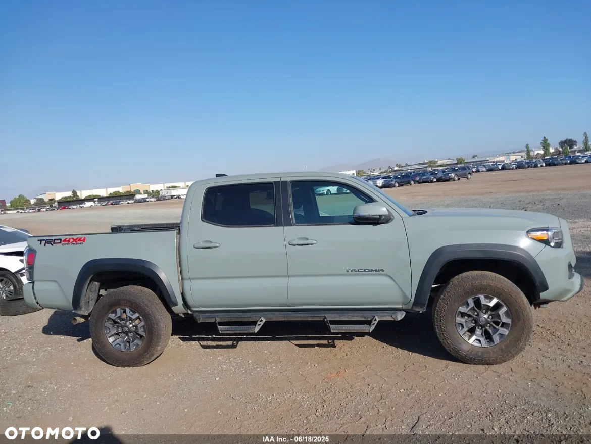Toyota Tacoma - 11