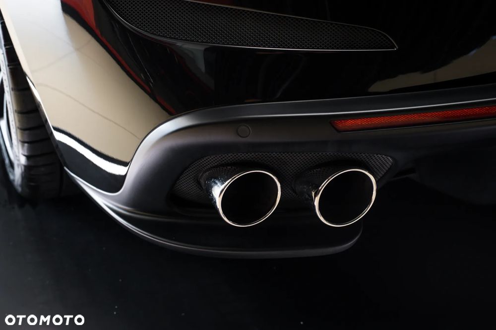 Ferrari GTC4Lusso - 16