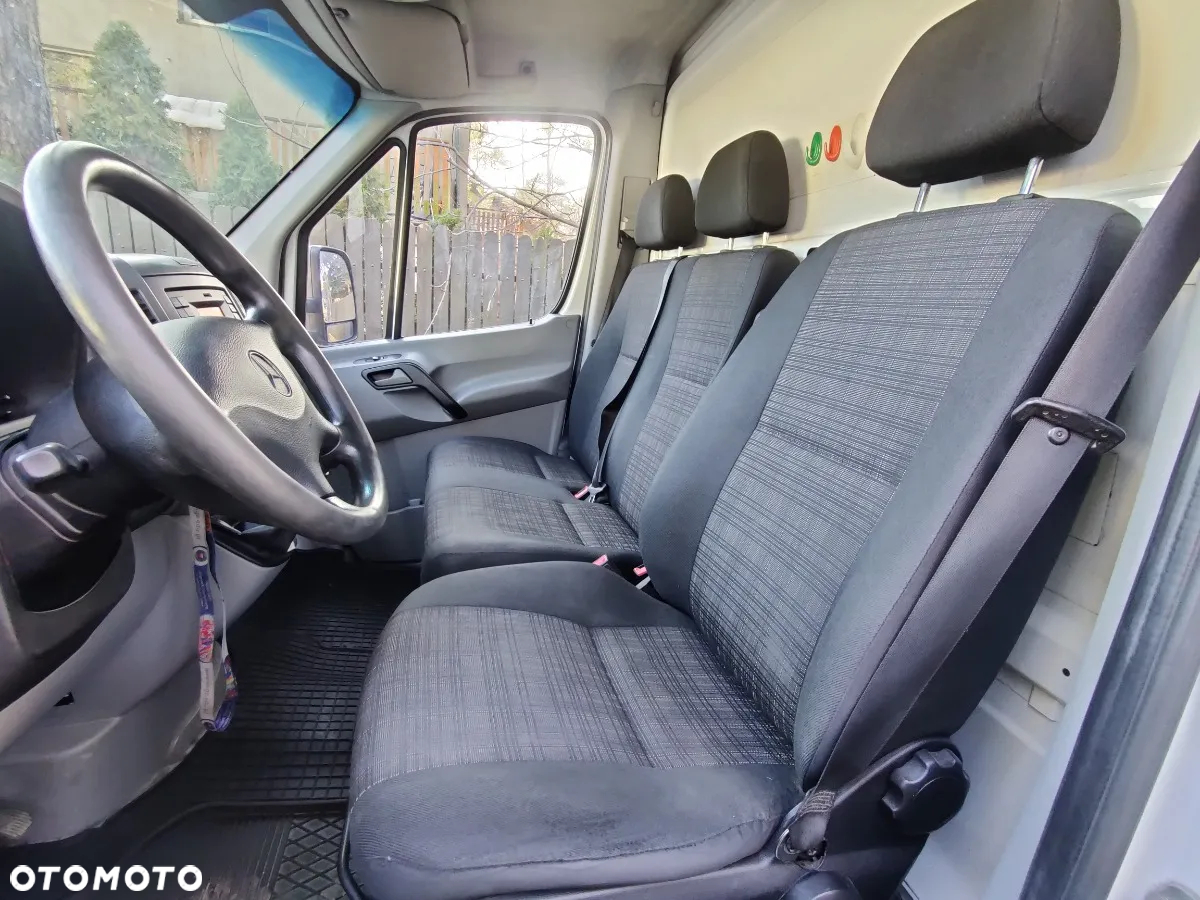 Mercedes-Benz Sprinter - 25