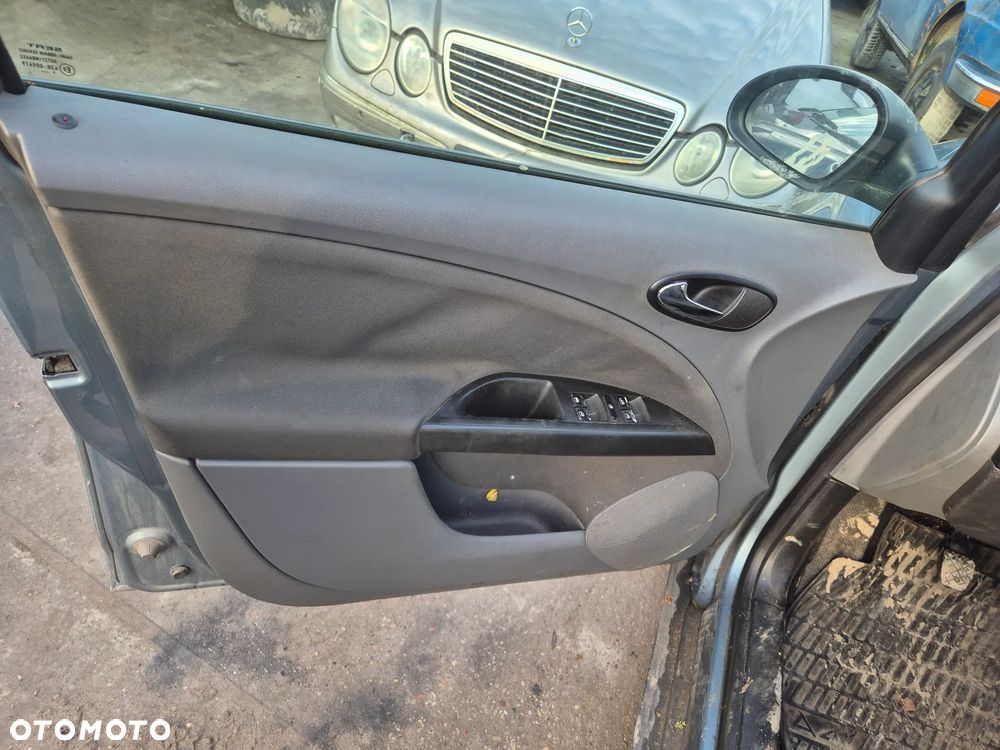 SEAT TOLEDO III fotel fotele kanapa deska kokpit podsufitka boczek boczki klamka podłokietnik licznik prędkościomierz panel - 4