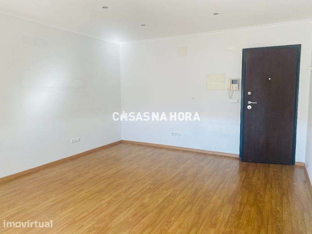 Excelente T1 Remodelado com arrecadação, muita luz e excelente vista - Grande imagem: 4/23