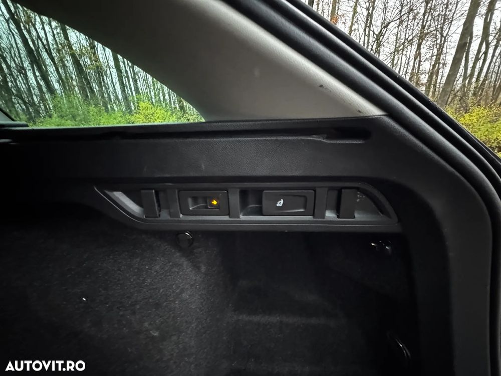 Skoda Octavia Combi 2.0 TDI DSG Exclusive Plus - 37