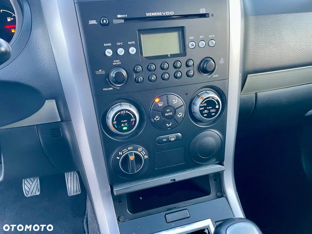 Suzuki Grand Vitara 2.0 Club Family - 37