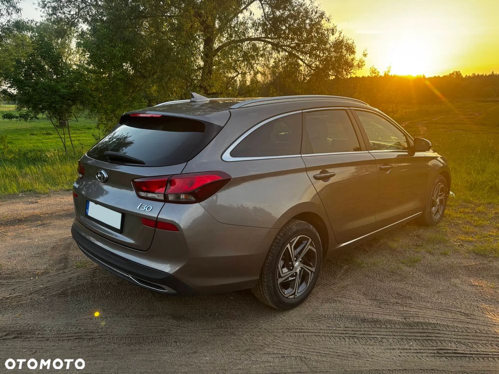 Hyundai i30 ver-1-5-t--gdi-48v-comfort-dct - 13