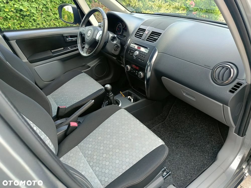 Suzuki SX4 1.6 Comfort Plus - 20