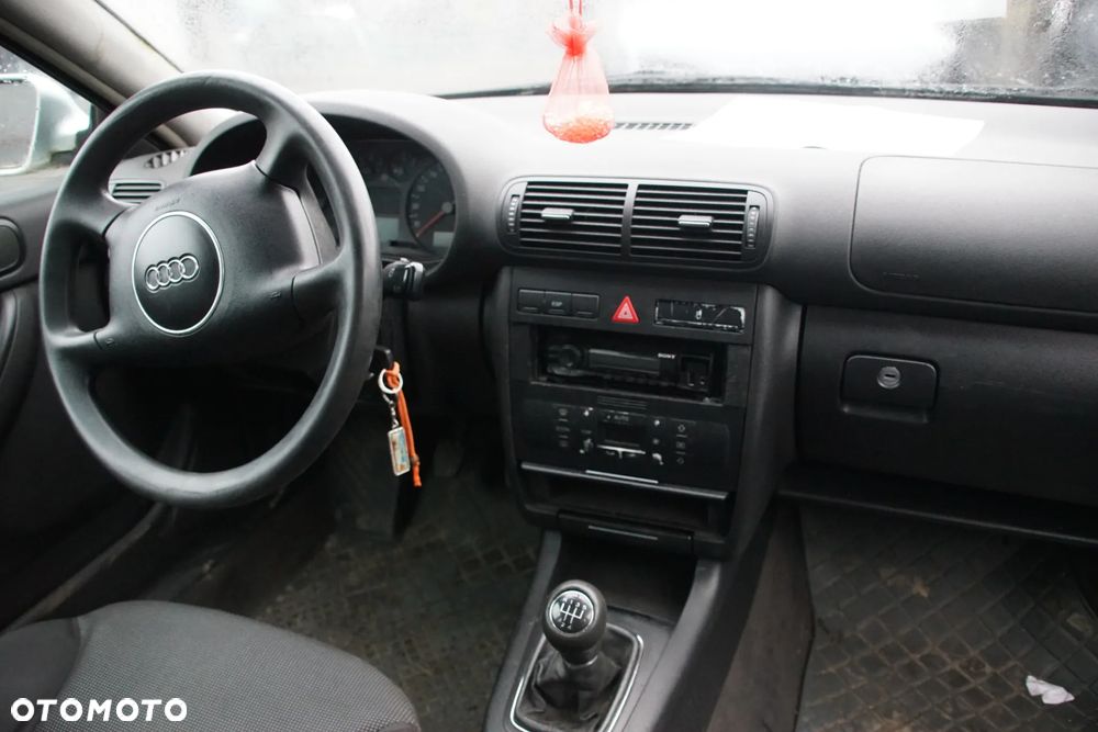 Auto na części - Audi A3 8L Lift 1.6 8V 102 KM AVU DUU LY7W 2002R Silnik Skrzynia Drzwi Maska Klapa Zderzak Lampa Lusterko Szyba Deska Kokpit Sterownik Moduł Czujnik Licznik Panel Kierownica - 14