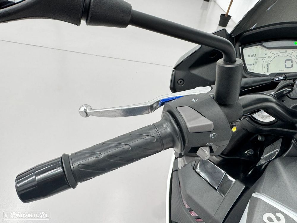 Aprilia Tuono 125 - 14