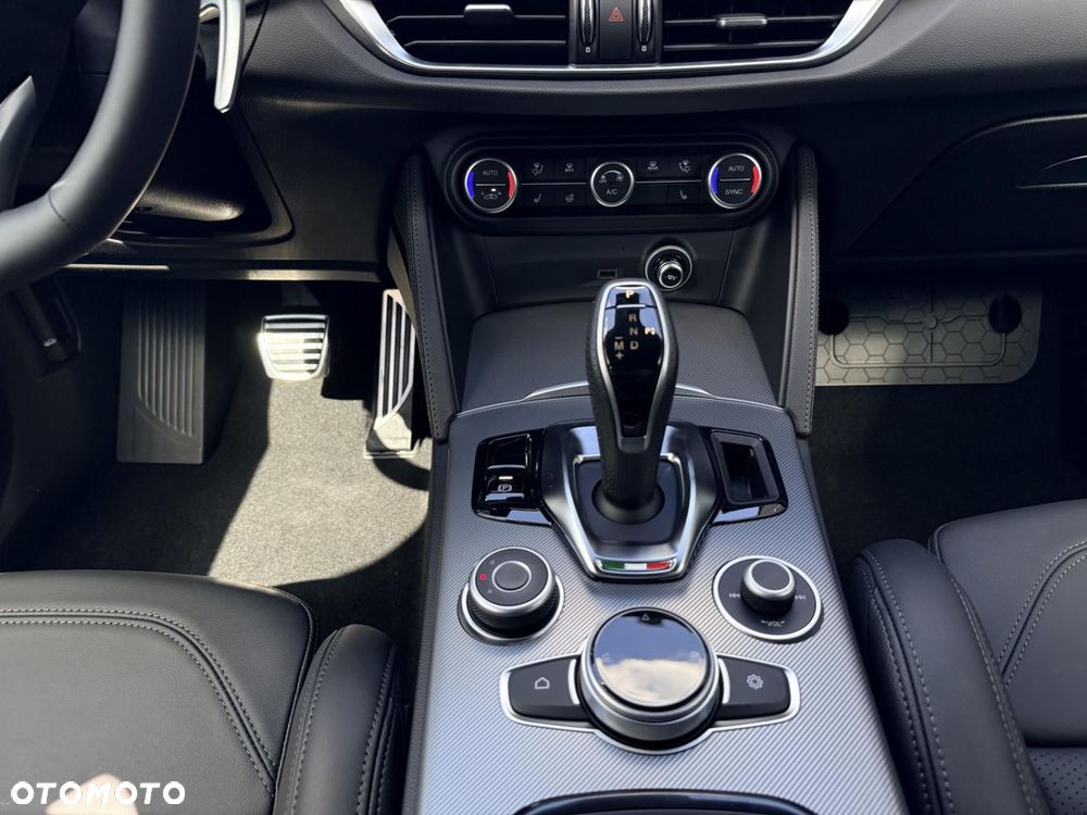Alfa Romeo Stelvio - 10