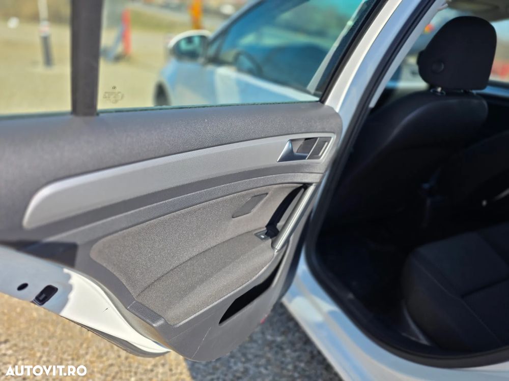 Volkswagen Golf - 12