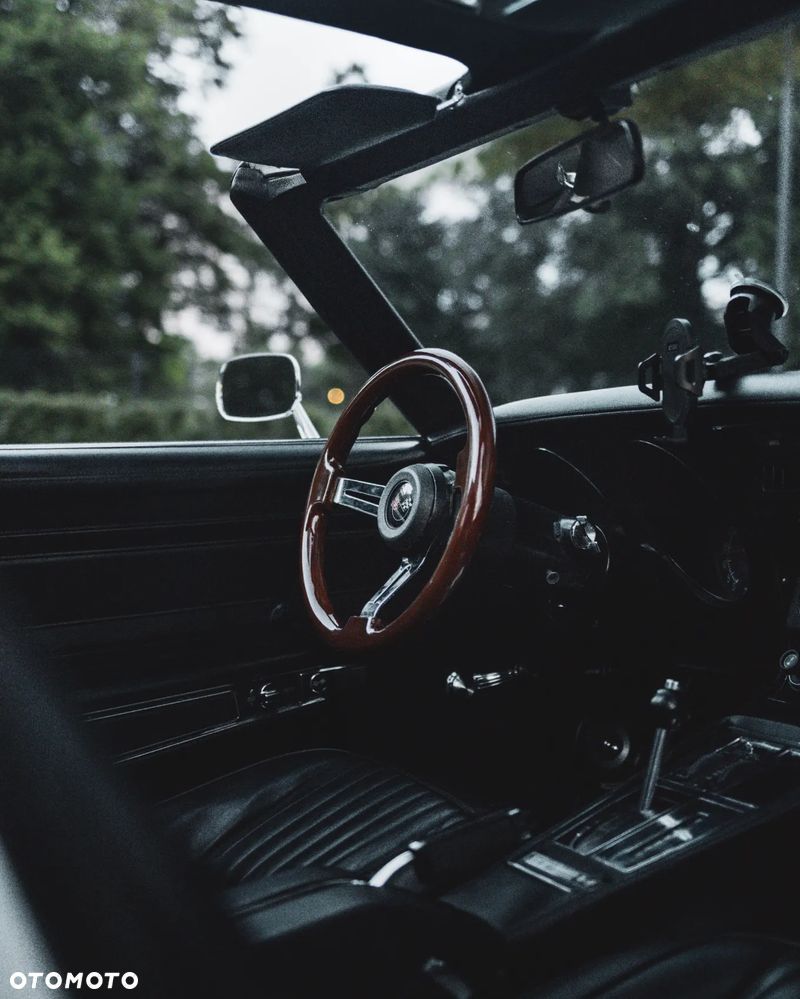 Chevrolet Corvette - 23