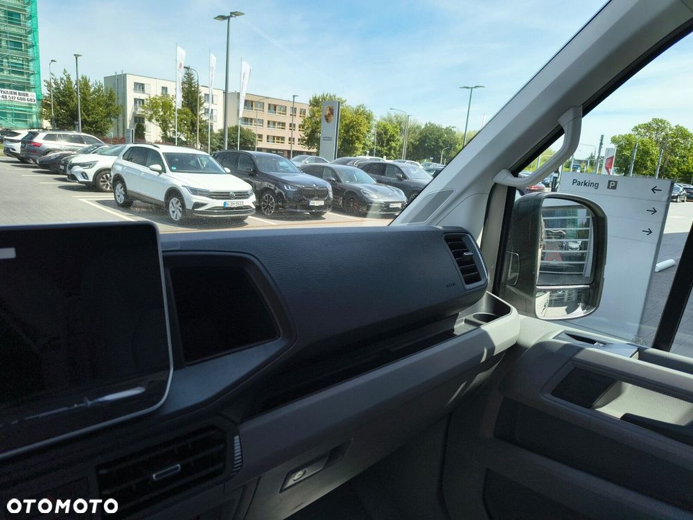 Volkswagen Crafter Grand California 600 silnik: 2,0 l TDI EU6 SCR BlueMotion Technology 130 kW skrzynia biegów: Przedni napęd automatyczna 8-biegowa rozstaw osi: 3640 mm - 25