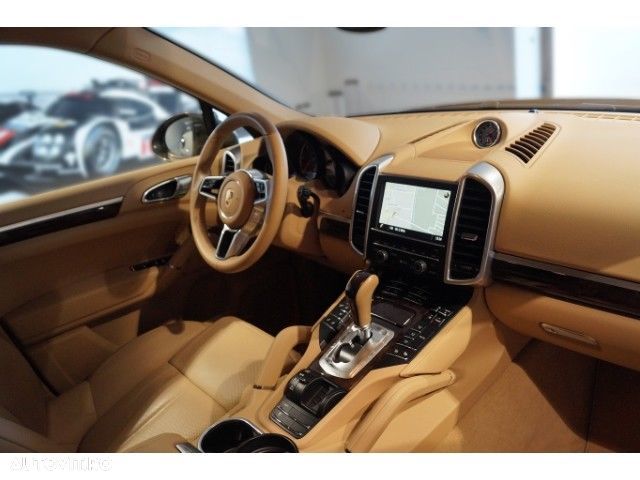 Porsche Cayenne 3.0 L - 5