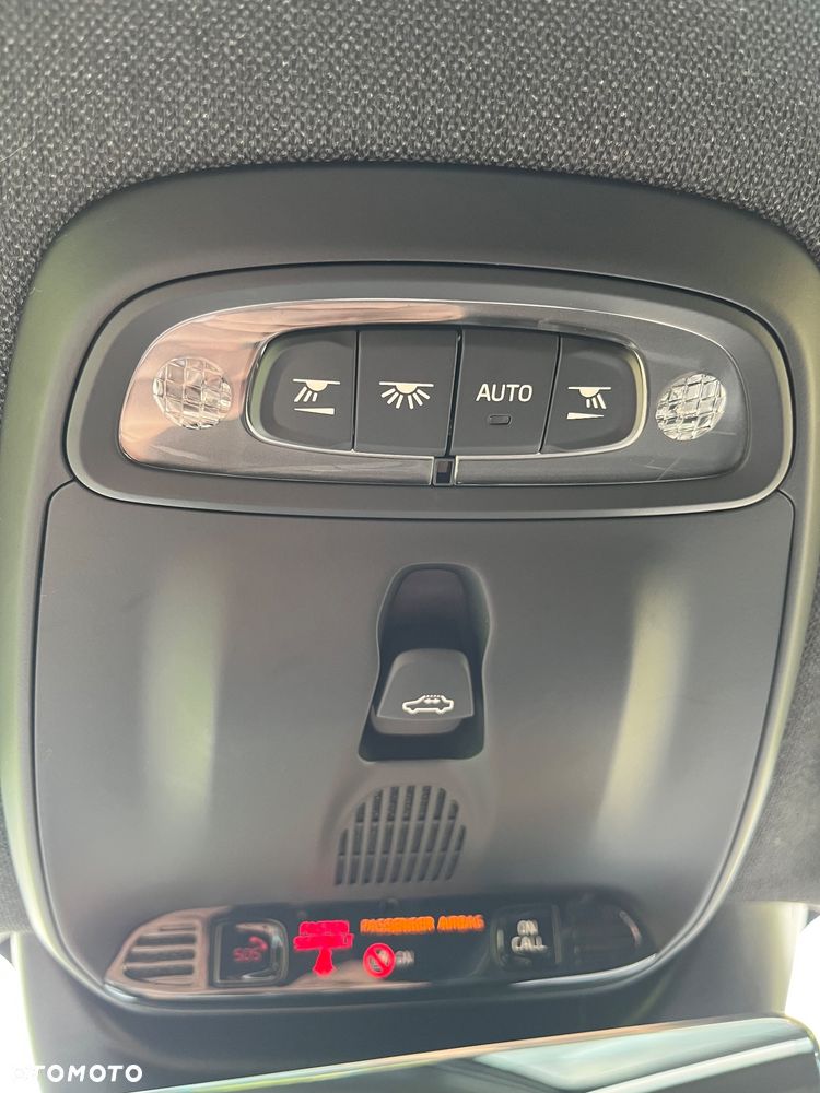 Volvo XC 40 T4 AWD R-Design - 29