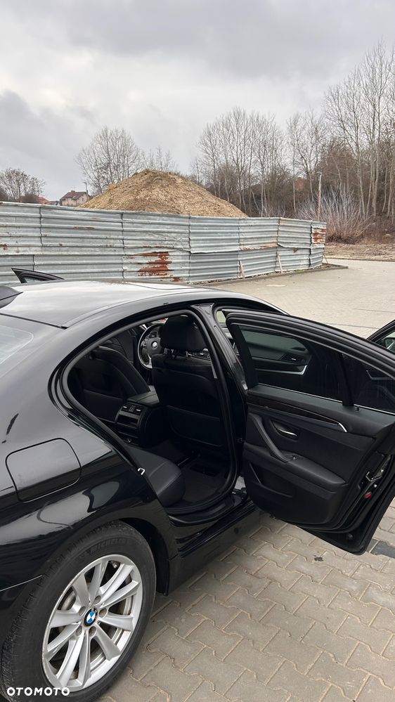 BMW Seria 5 528i Luxury Line - 11