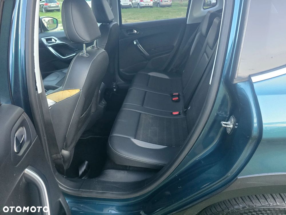 Peugeot 2008 1.5 BlueHDi Allure S&S - 12