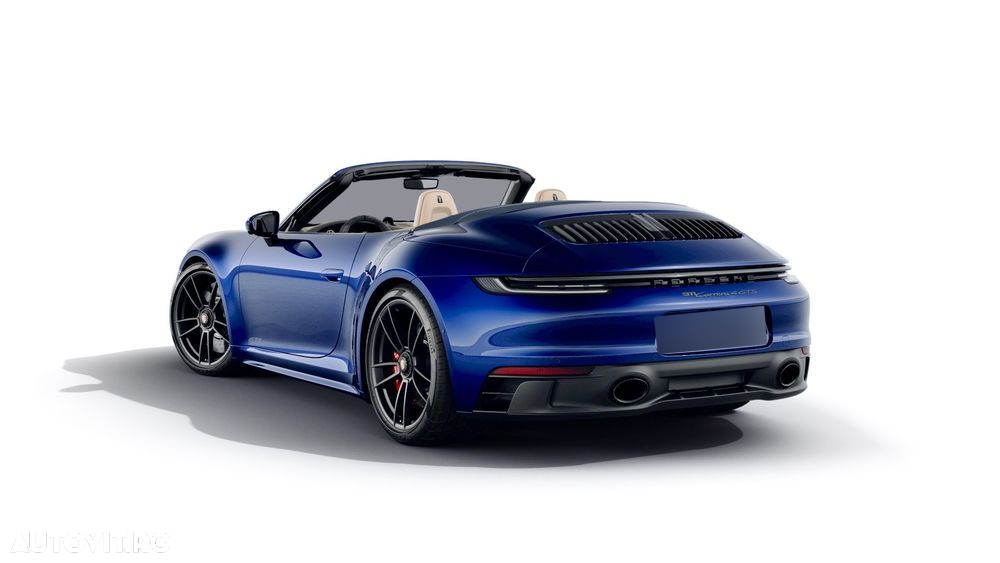 Porsche 911 Carrera 4 GTS PDK - 15