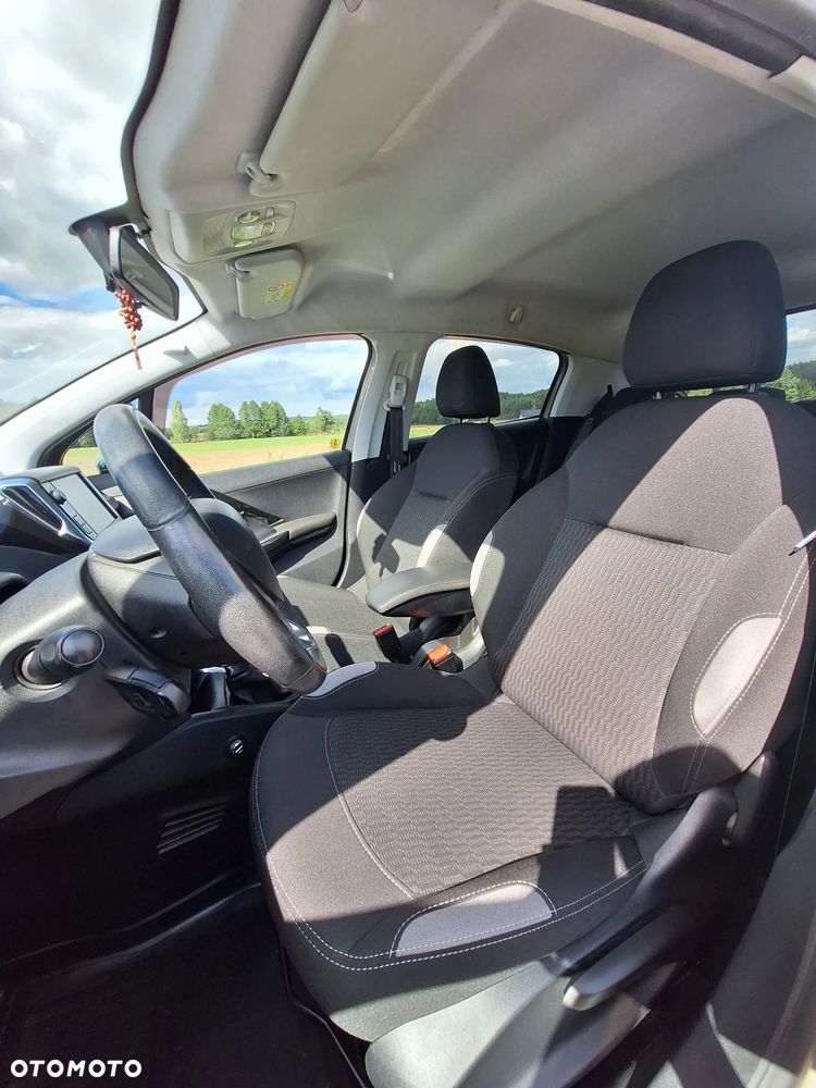 Peugeot 208 - 8