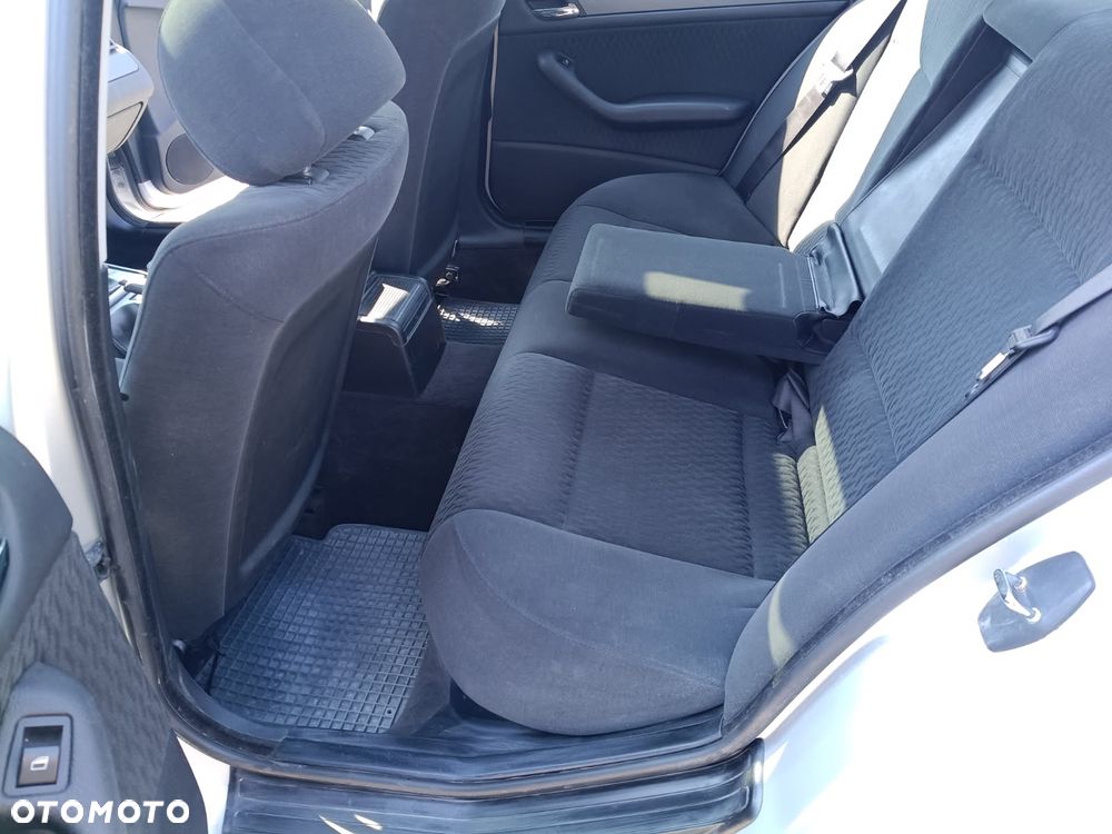 BMW Seria 3 318i - 7