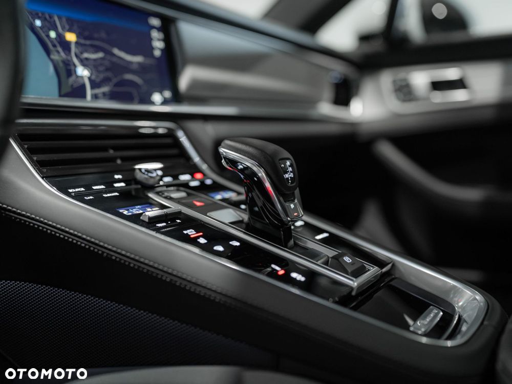 Porsche Panamera 4 E-Hybrid Sport Turismo Platinum Edition - 29