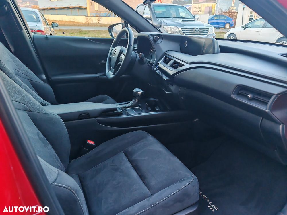 Lexus UX 250h FWD Executive - 12