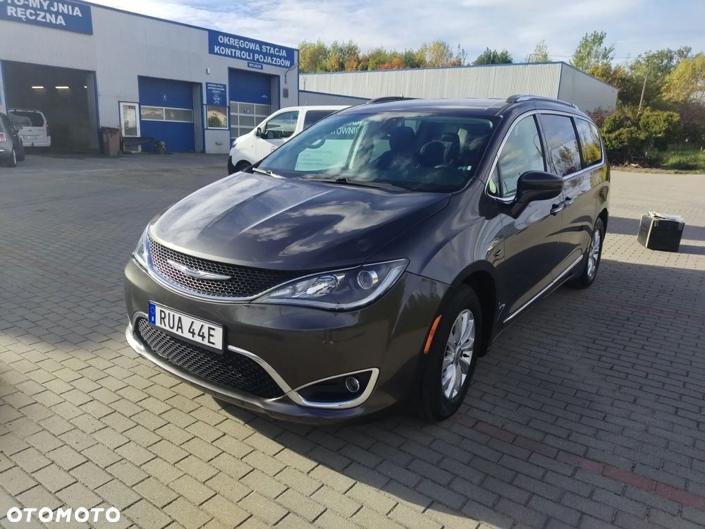 Chrysler Pacifica - 2