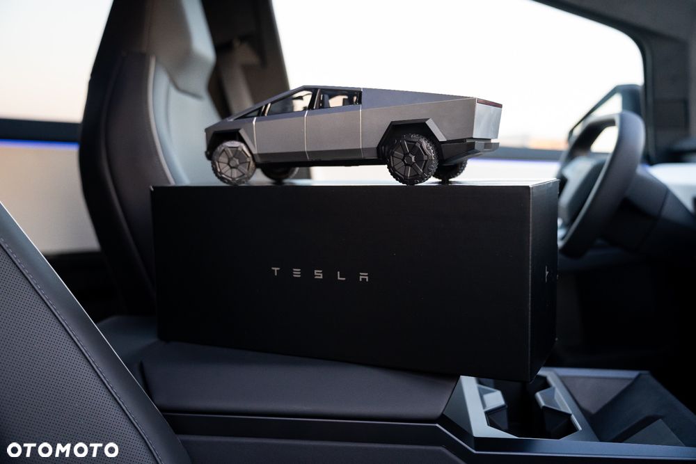 Tesla Cybertruck - 17