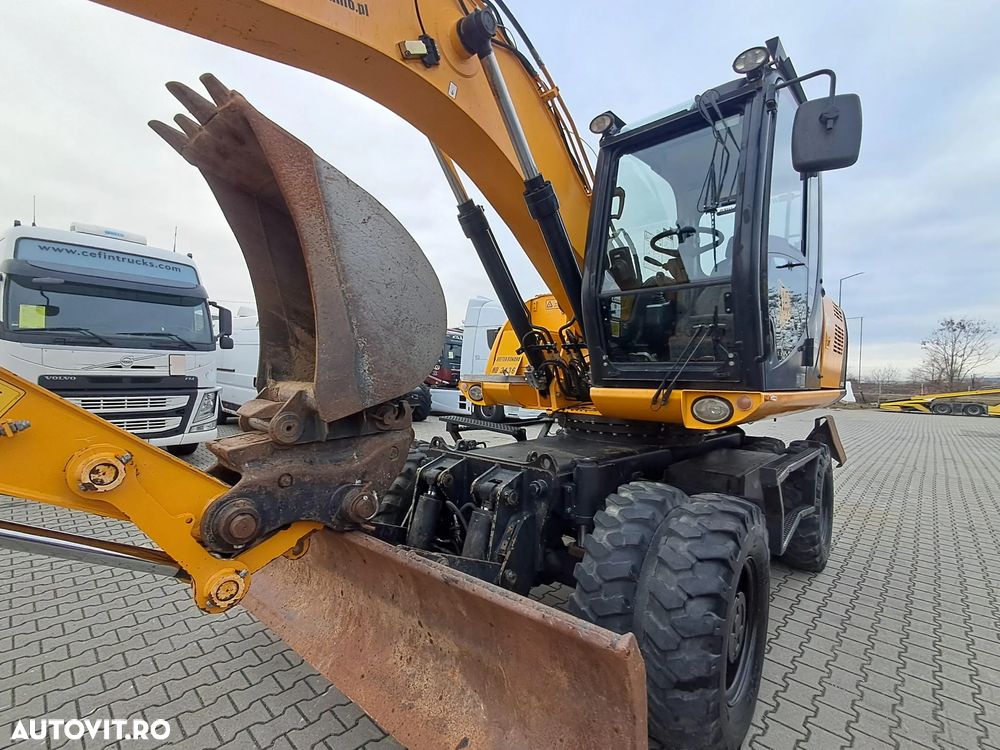 JCB js160w excavator pe roti - 7