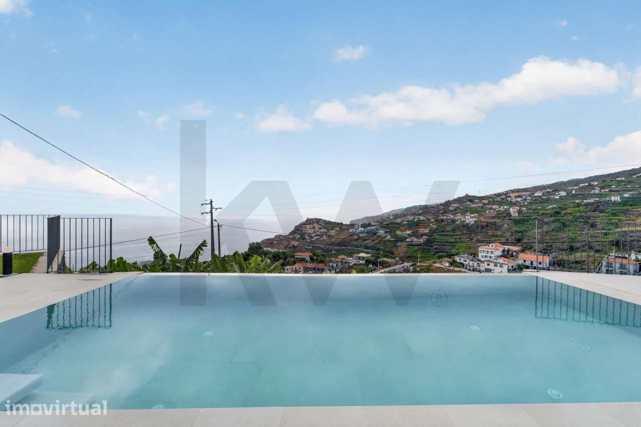 Moradia T3 Contemporânea com Piscina e Vista Mar | Ribeira Brava - Grande imagem: 5/44