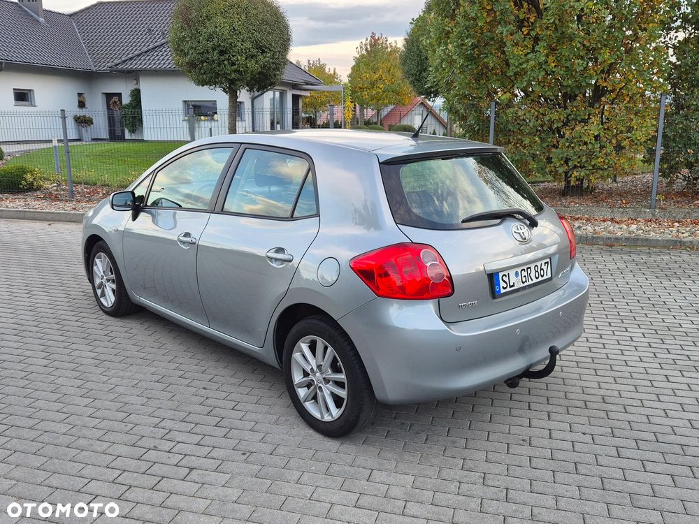 Toyota Auris 1.6 VVT-i Executive - 3