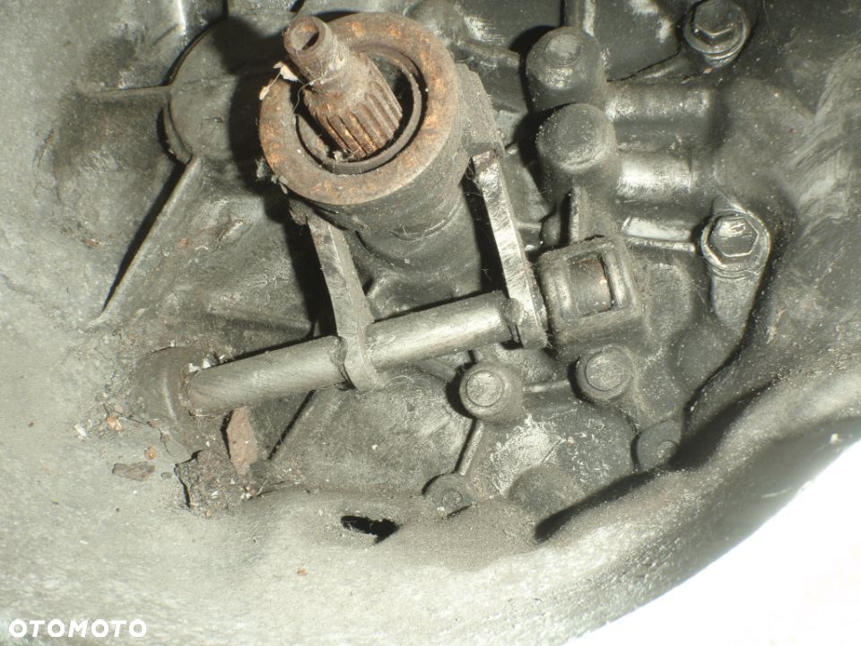 wybierak ze skrzyni biegów wybierak  łapa łożyska daewoo matiz 800 posiadam wszystkie części do tego modelu - 4