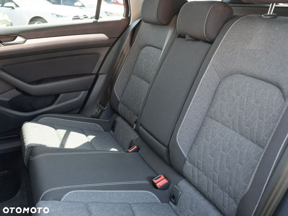 Volkswagen Passat - 22
