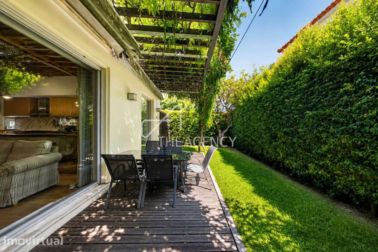 Moradia Geminada Tradicional com Jardim e Estacionamento em Caselas, L - Grande imagem: 4/28
