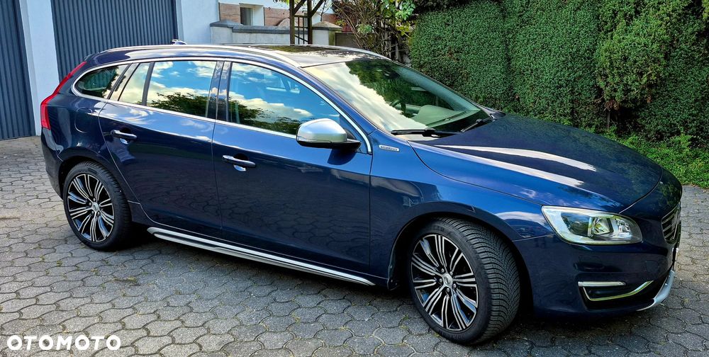 Volvo V60 D6 AWD Plug-in Hybrid Summum - 3