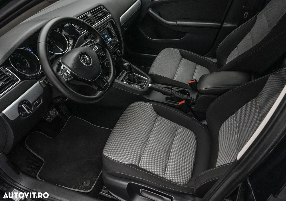 Volkswagen Jetta - 12