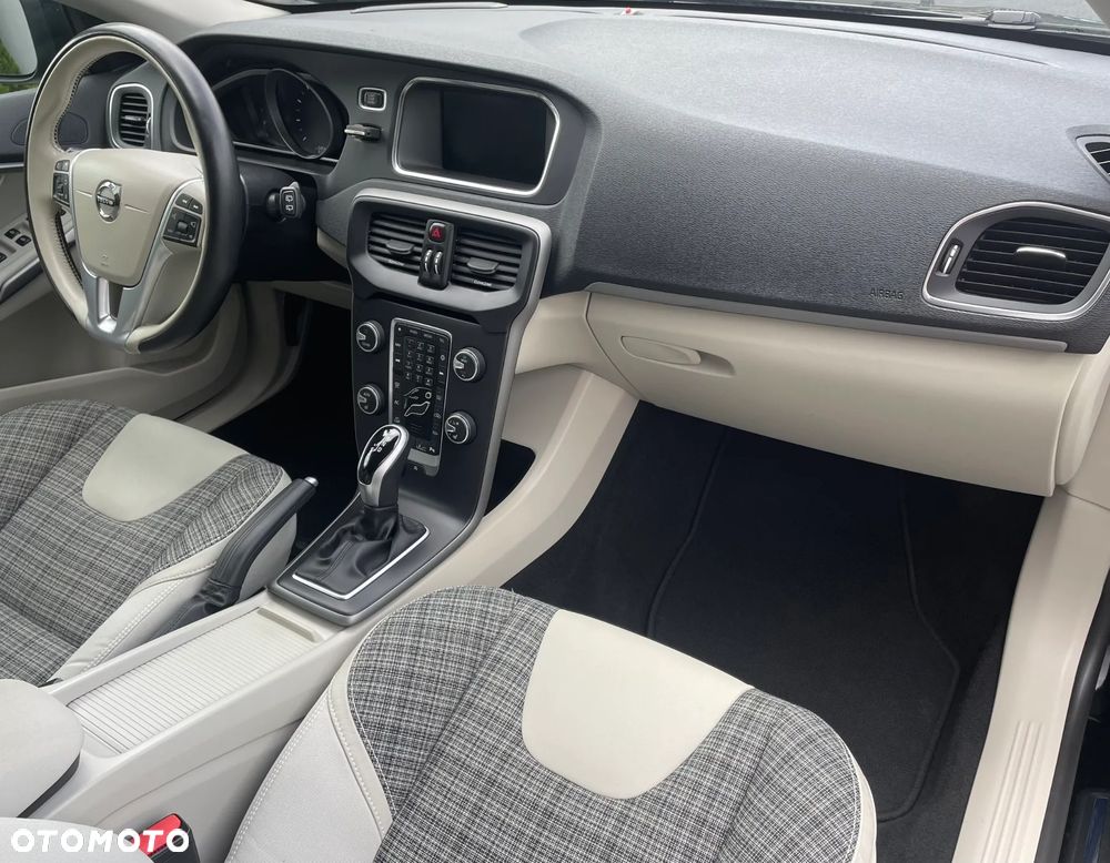 Volvo V40 T2 Geartronic Summum - 8