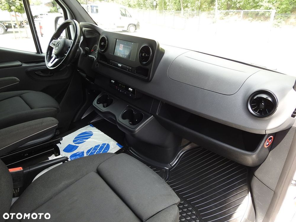 Mercedes-Benz SPRINTER FURGON BRYGADÓWKA  5 MIEJSC TEMPOMAT NAWIGACJA KLIMATYZACJA AUTOMAT   160KM - 35