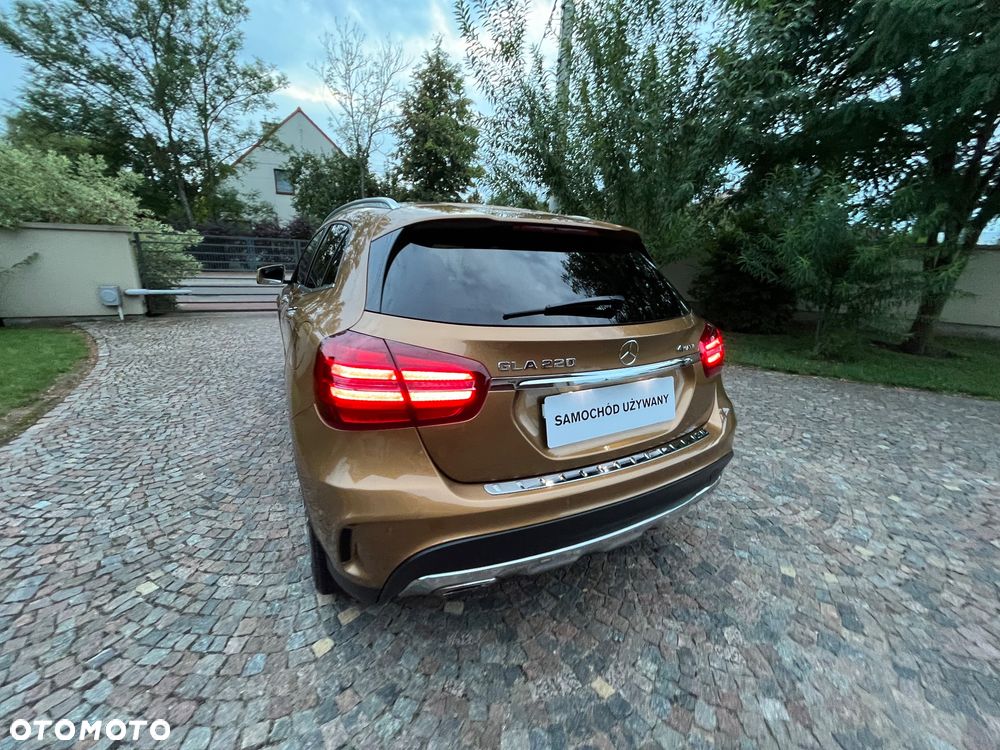 Mercedes-Benz GLA 220 4-Matic AMG Line - 12