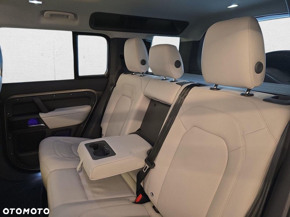 Land Rover Defender - 13