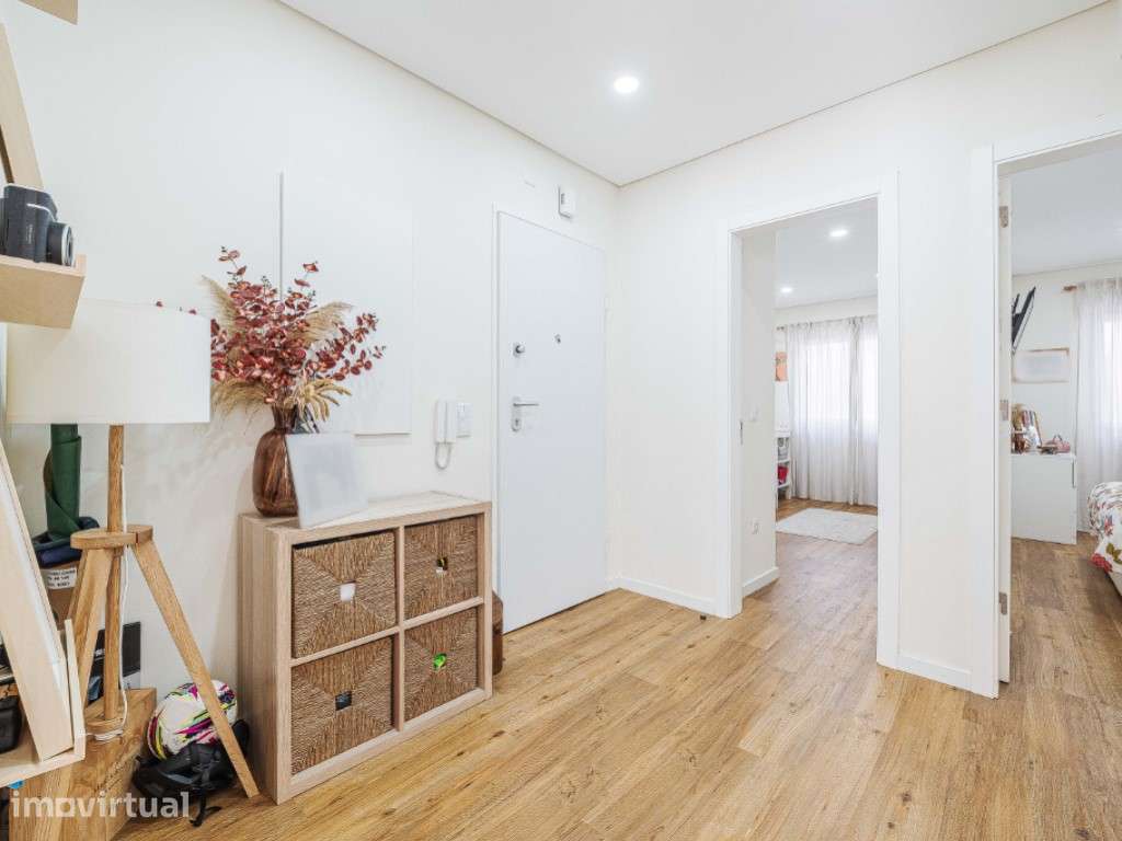 T2 TOTALMENTE REMODELADO COM TERRAÇO DE 40 m² | DAMAIA DE CIMA - AM... - Grande imagem: 2/41