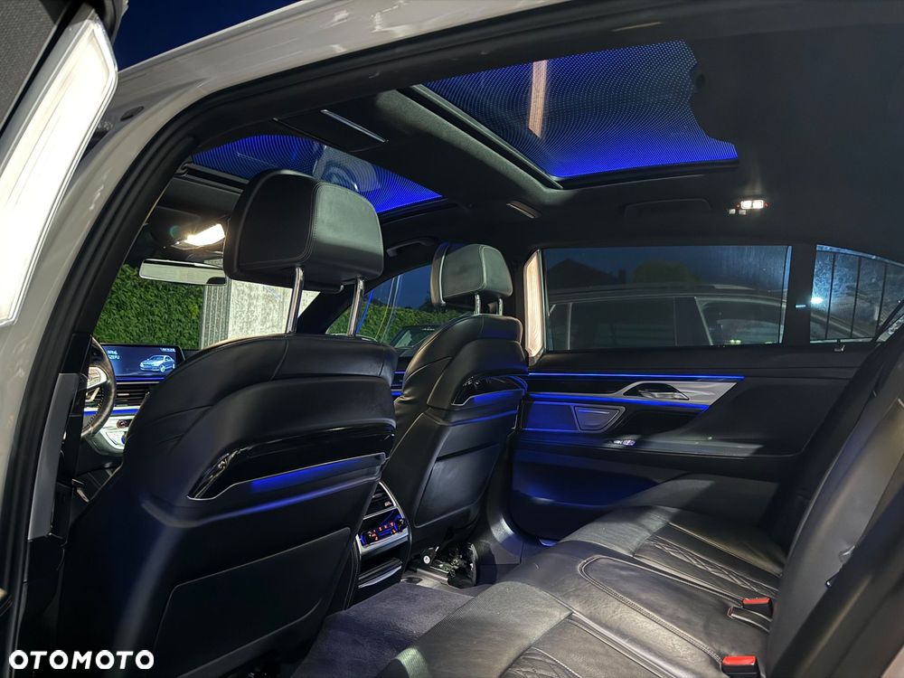 BMW Seria 7 750Li xDrive - 38