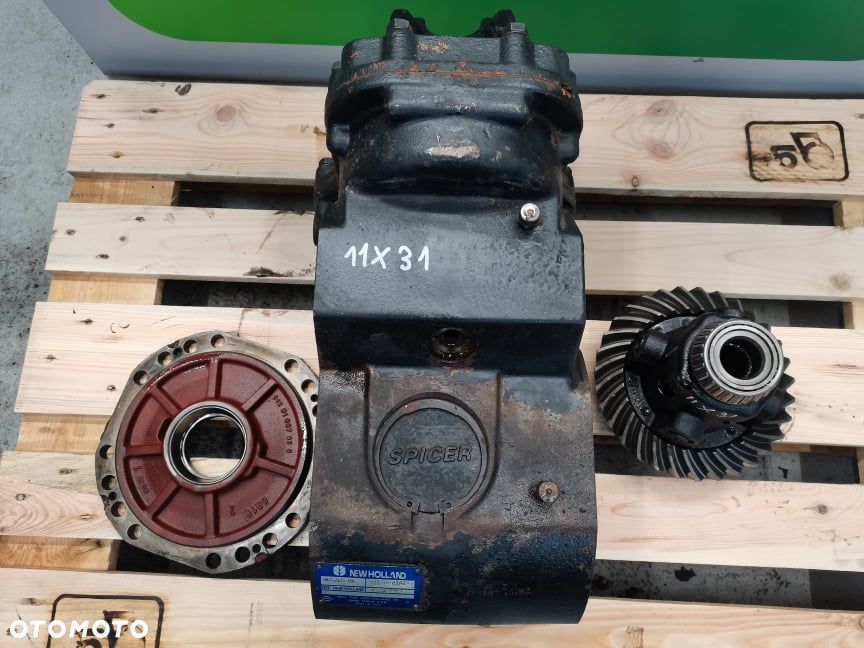 New Holland LM 445 {Środek mostu 11X31 Spicer przód} - 12