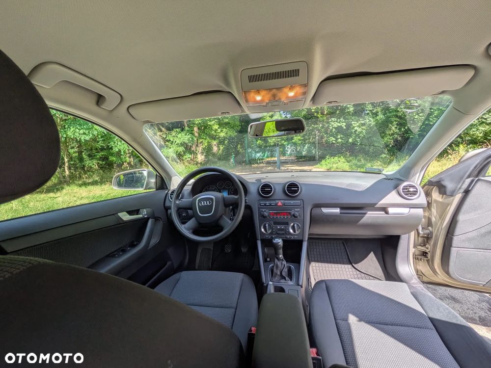 Audi A3 Sportback 1.6 FSI Ambiente - 19