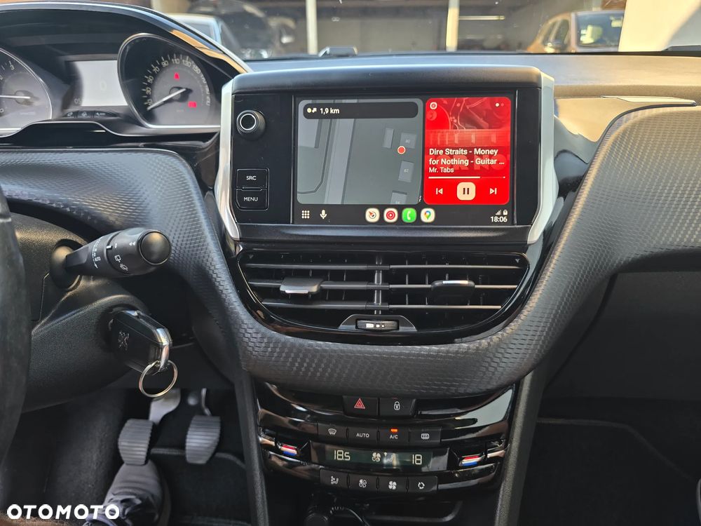 Peugeot 2008 1.2 PureTech Allure S&S - 22