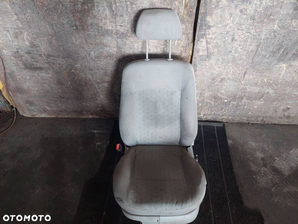 FOTEL LEWY PRZÓD KIEROWCY VOLKSWAGEN PASSAT B5 ID: 239174 - 2