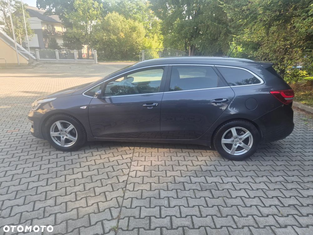 Kia Ceed 1.6 GDI ISG Dream-Team Edition - 9