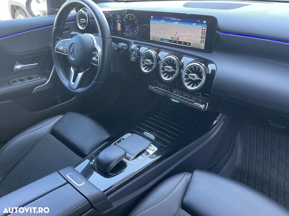 Mercedes-Benz A 200 Sedan 7G-DCT Progressive - 29