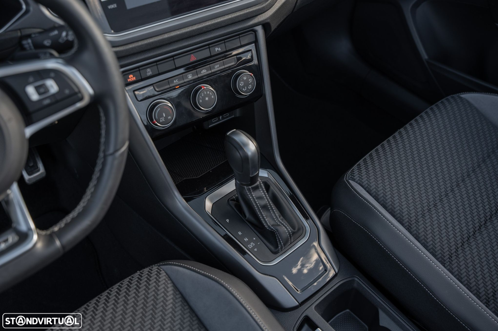 VW T-Roc Cabrio 1.5 TSI R-Line DSG - 24