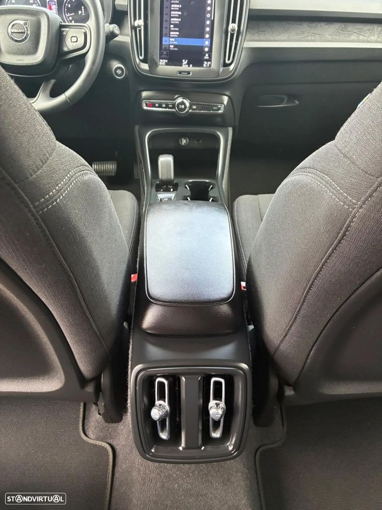 Volvo XC 40 1.5 T2 Momentum Plus Geartronic - 31