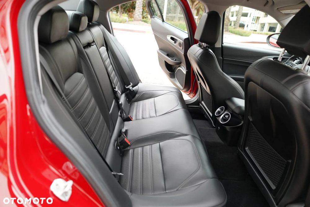 Alfa Romeo Giulia 2.0 Turbo 16V AT8-Q4 Ti - 20