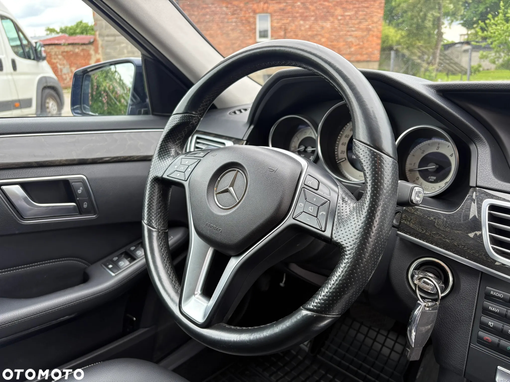 Mercedes-Benz Klasa E 300 T BlueTEC 9G-TRONIC - 14